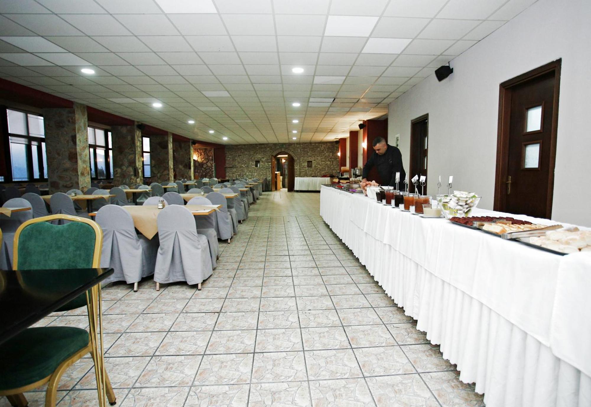 Hotel Lecadin Karpeníszi Kültér fotó