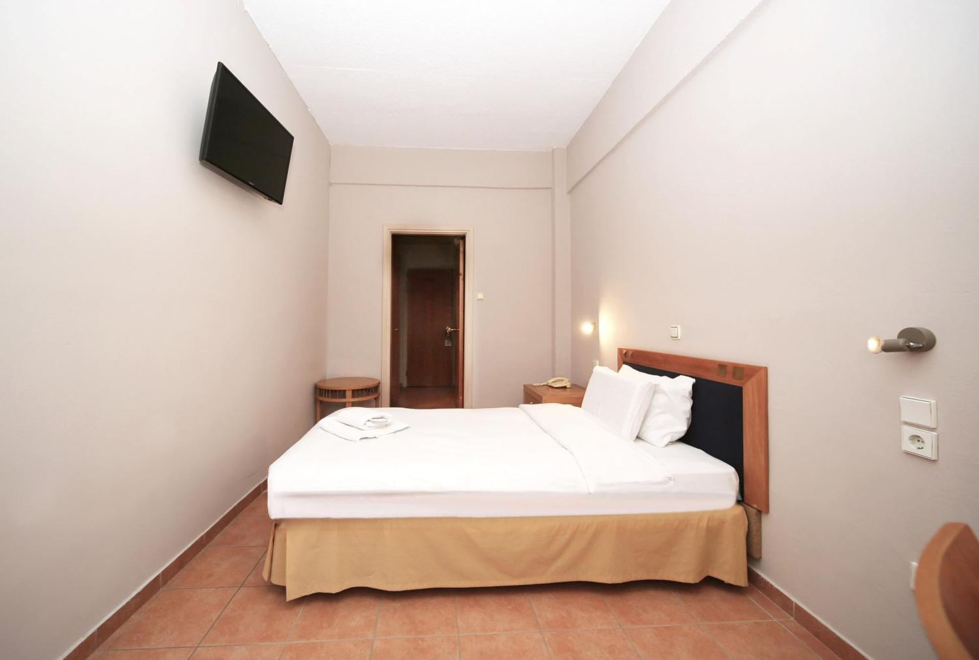 Hotel Lecadin Karpeníszi Kültér fotó