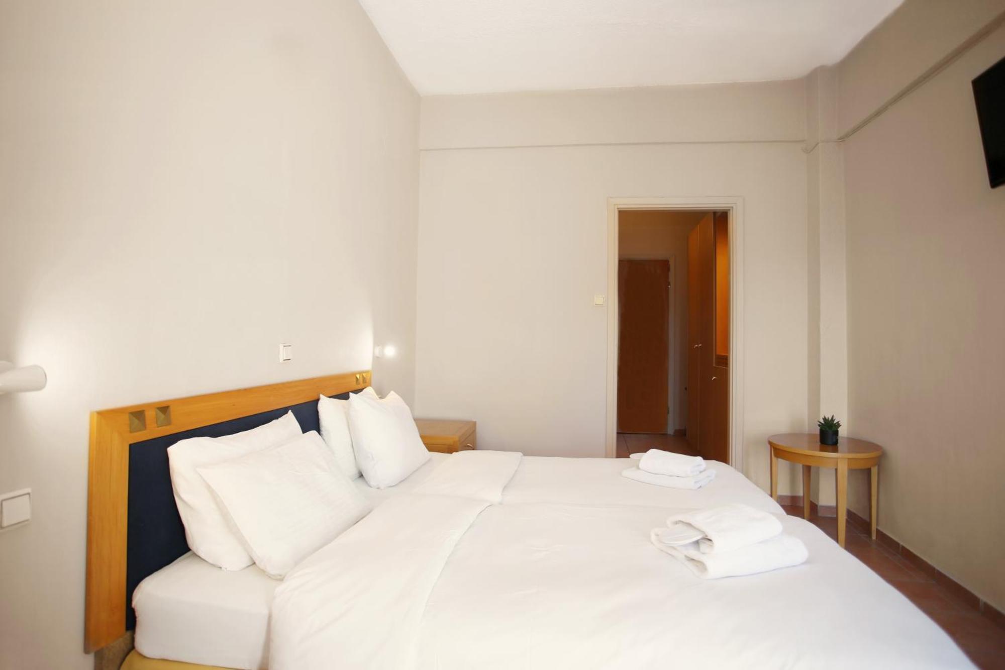 Hotel Lecadin Karpeníszi Kültér fotó