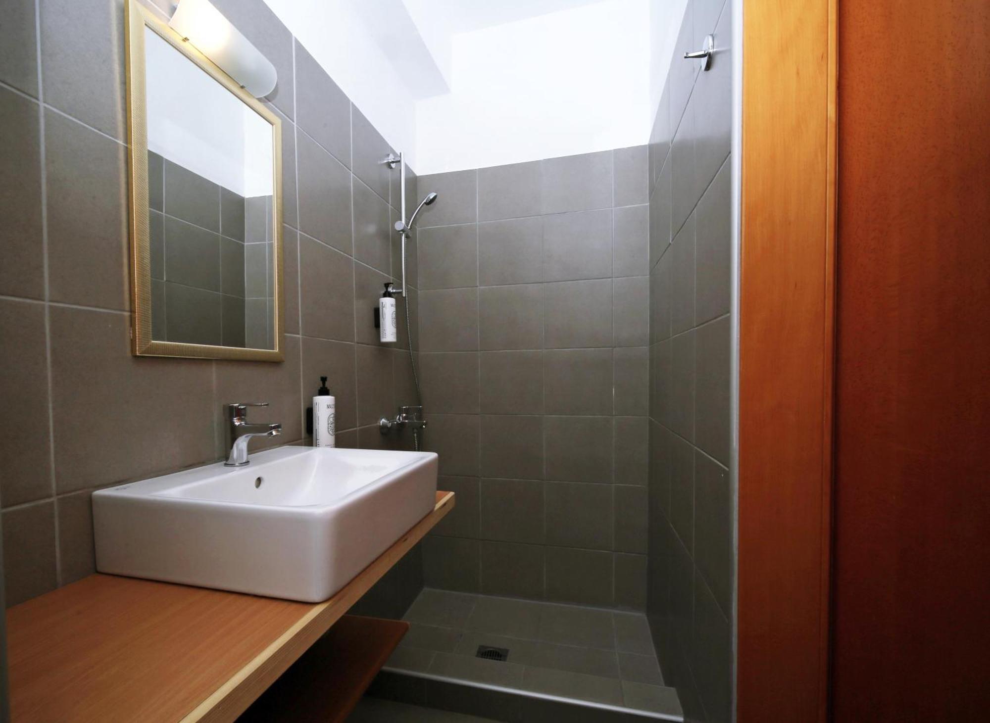 Hotel Lecadin Karpeníszi Kültér fotó