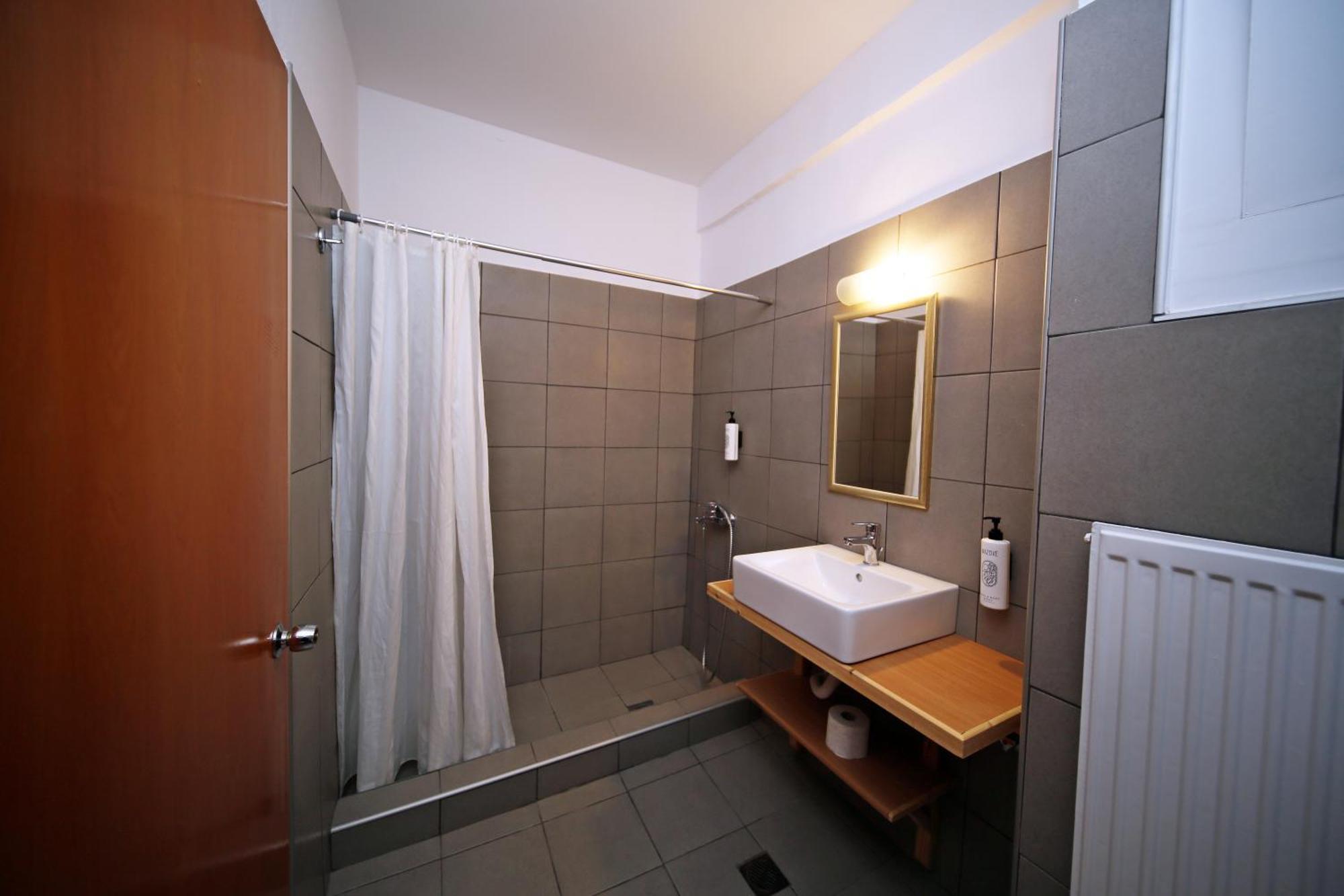Hotel Lecadin Karpeníszi Kültér fotó